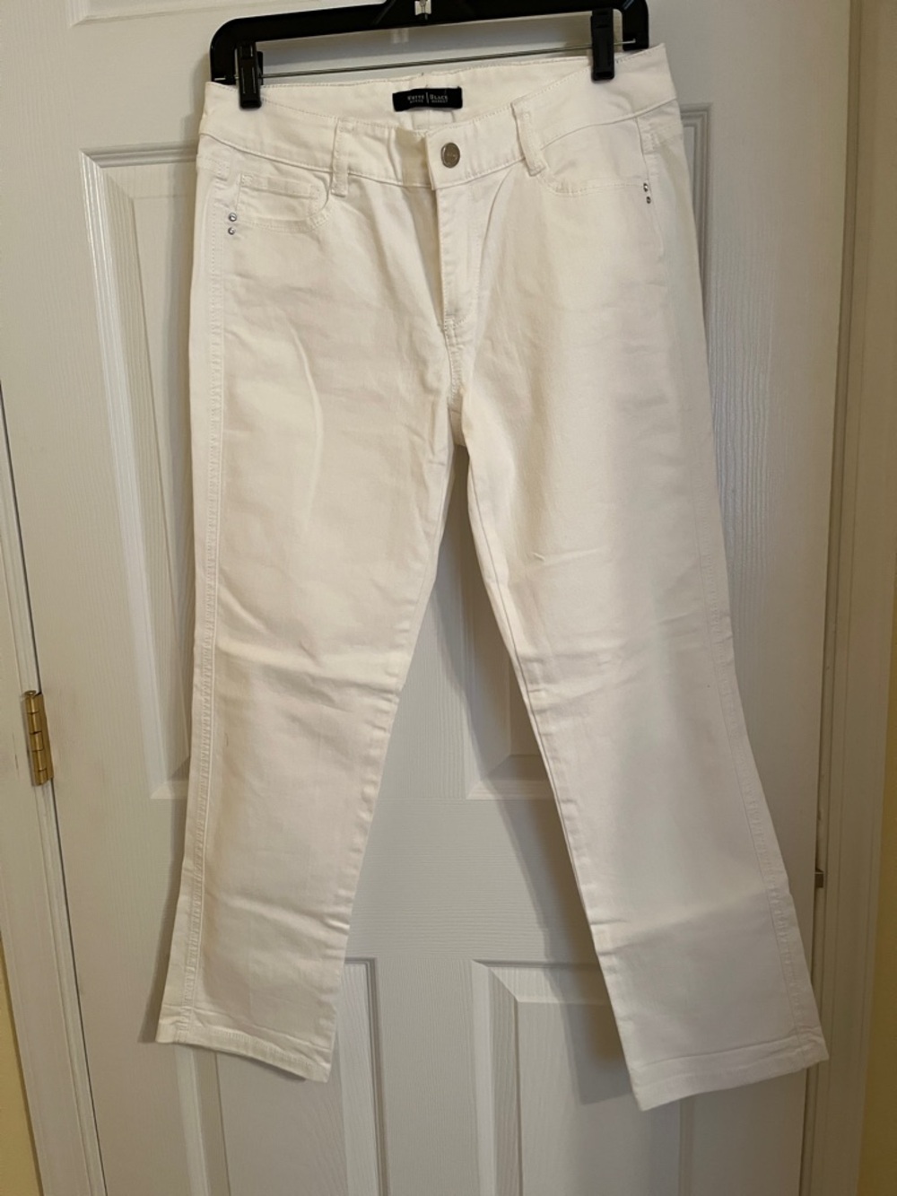 White House Black Market White Cropped Ankle Jeans